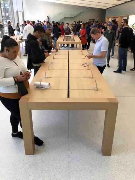 Chỉ một chi tiết trong thông báo mở cửa hàng ở Việt Nam, Apple khiến ai cũng phải ngả mũ trước sự tinh tế, tỉ mỉ