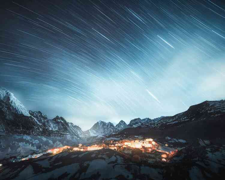 Tại sao đỉnh Everest lại tạo ra tiếng ồn vào ban đêm? - Ảnh 3.