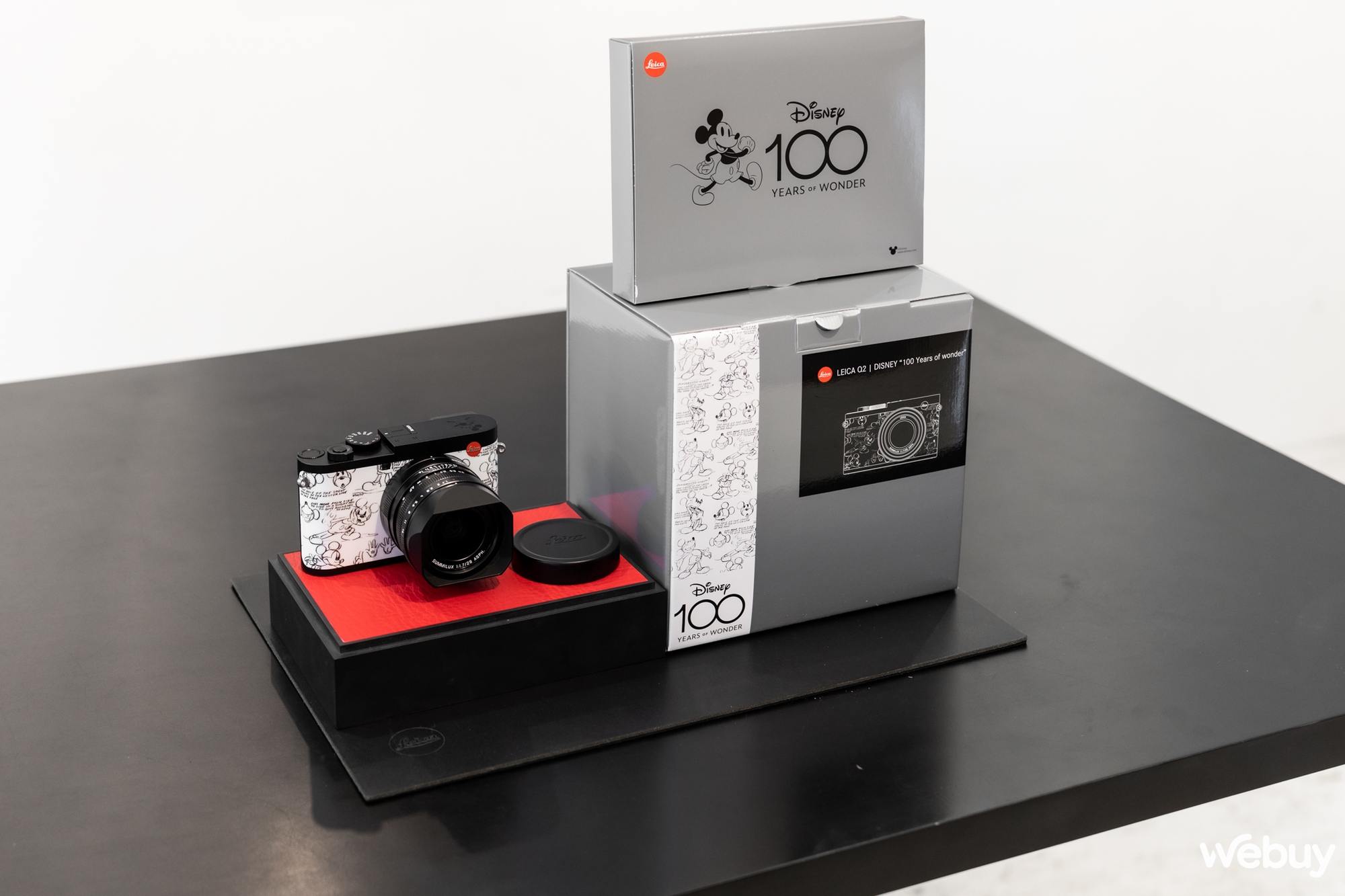 Đi tìm những chi tiết đặc biệt trên máy ảnh Leica Q2 phiên bản đặc biệt Disney '100 Năm Kỳ Diệu' - Ảnh 2. Đi tìm những chi tiết đặc biệt trên máy ảnh Leica Q2 phiên bản đặc biệt Disney '100 Năm Kỳ Diệu' - Ảnh 2.