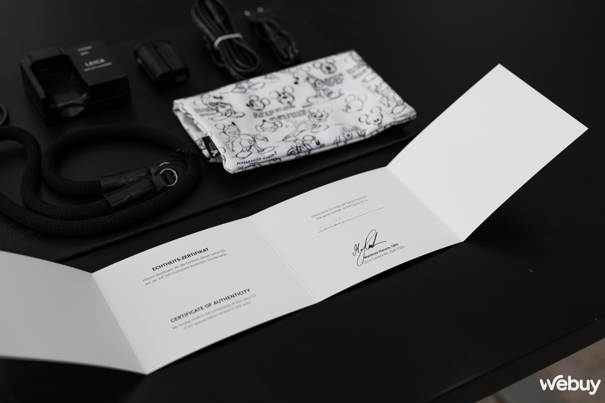 Đi tìm những chi tiết đặc biệt trên máy ảnh Leica Q2 phiên bản đặc biệt Disney '100 Năm Kỳ Diệu' - Ảnh 8. Đi tìm những chi tiết đặc biệt trên máy ảnh Leica Q2 phiên bản đặc biệt Disney '100 Năm Kỳ Diệu' - Ảnh 8.
