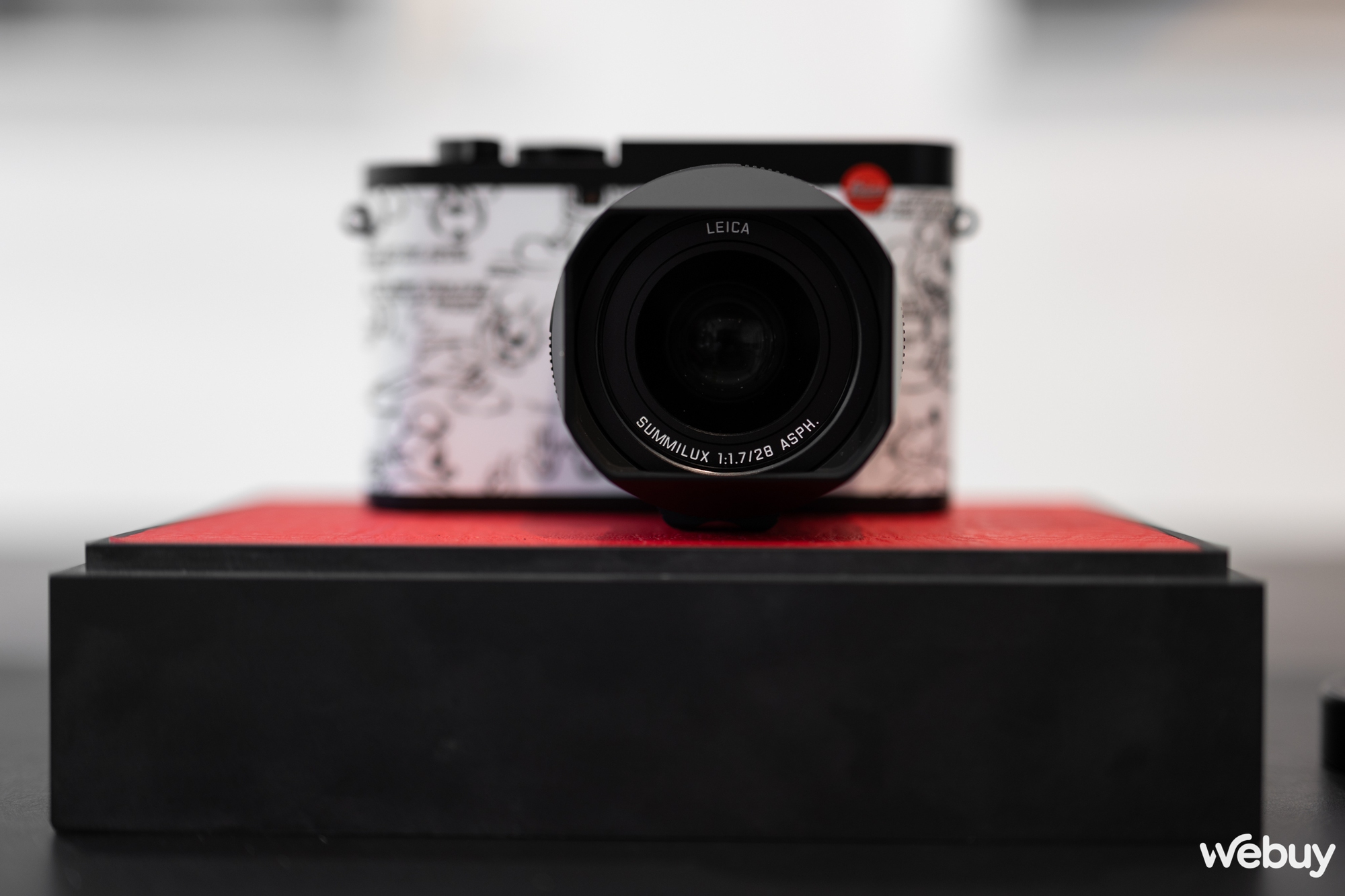 Đi tìm những chi tiết đặc biệt trên máy ảnh Leica Q2 phiên bản đặc biệt Disney '100 Năm Kỳ Diệu' - Ảnh 9. Đi tìm những chi tiết đặc biệt trên máy ảnh Leica Q2 phiên bản đặc biệt Disney '100 Năm Kỳ Diệu' - Ảnh 9.