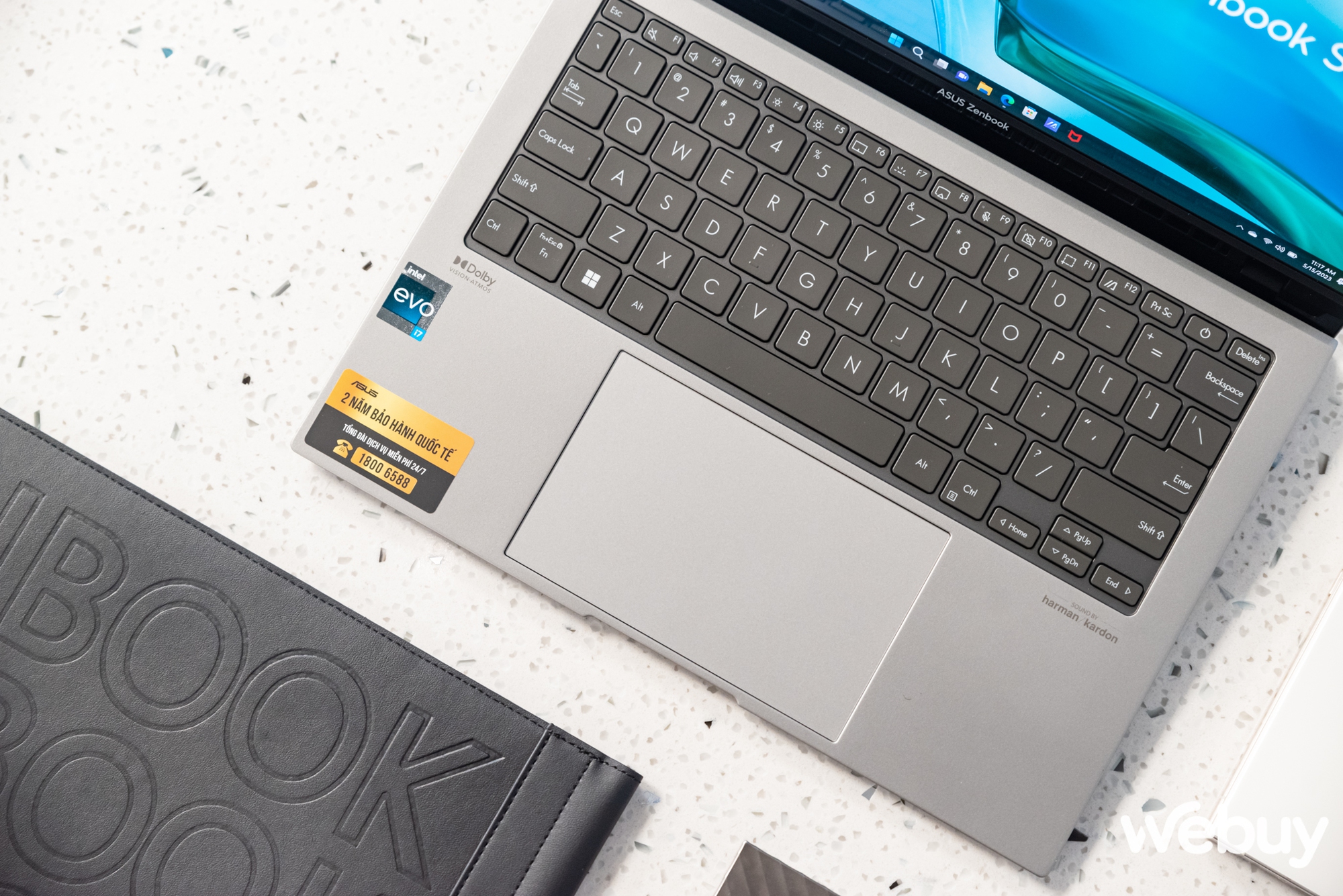 Cận cảnh ASUS Zenbook S 13 OLED 2023: Laptop Windows mỏng nhẹ hơn cả Macbook Air, giá từ 40 triệu - Ảnh 13. Cận cảnh ASUS Zenbook S 13 OLED 2023: Laptop Windows mỏng nhẹ hơn cả Macbook Air, giá từ 40 triệu - Ảnh 13.