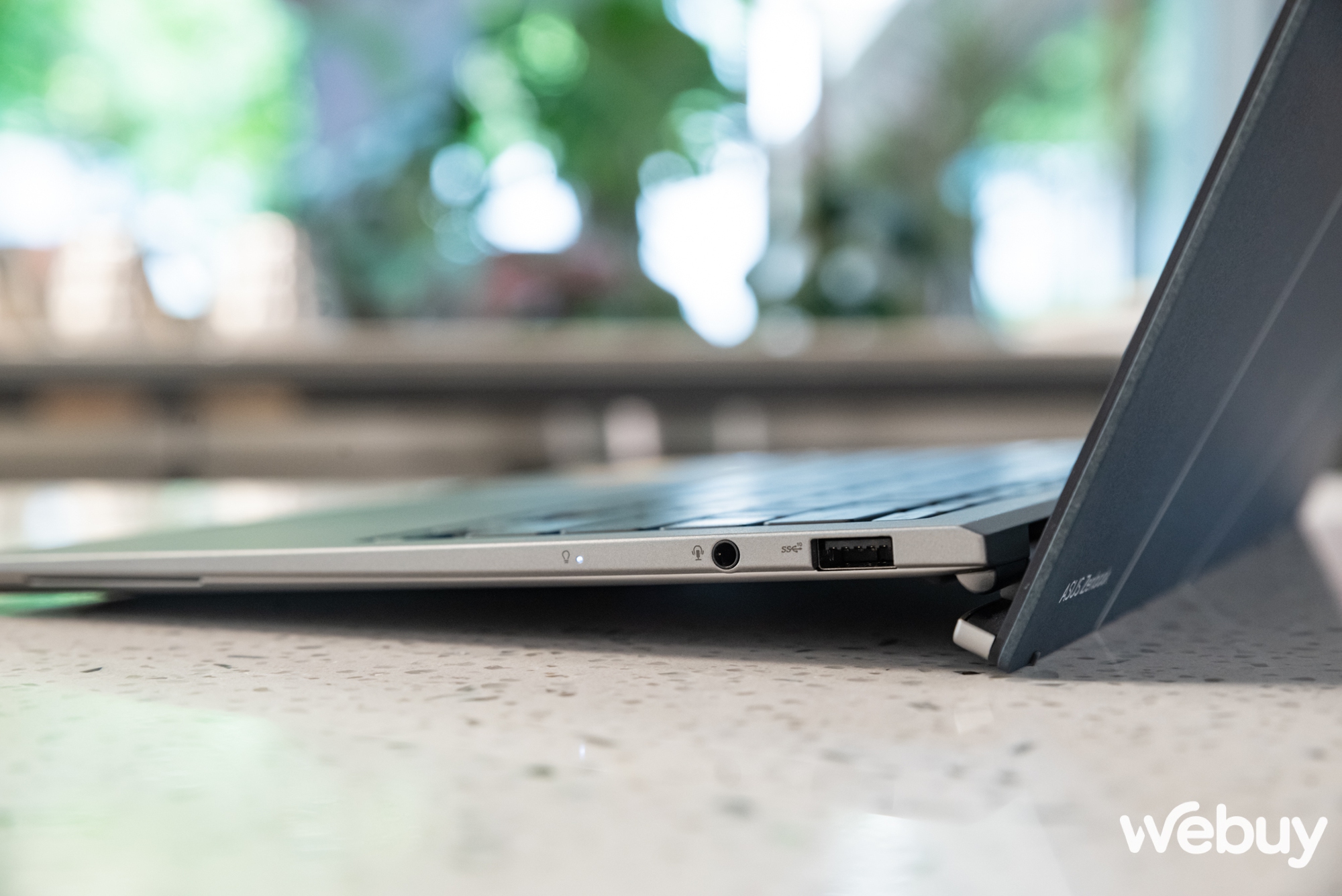 Cận cảnh ASUS Zenbook S 13 OLED 2023: Laptop Windows mỏng nhẹ hơn cả Macbook Air, giá từ 40 triệu - Ảnh 14. Cận cảnh ASUS Zenbook S 13 OLED 2023: Laptop Windows mỏng nhẹ hơn cả Macbook Air, giá từ 40 triệu - Ảnh 14.
