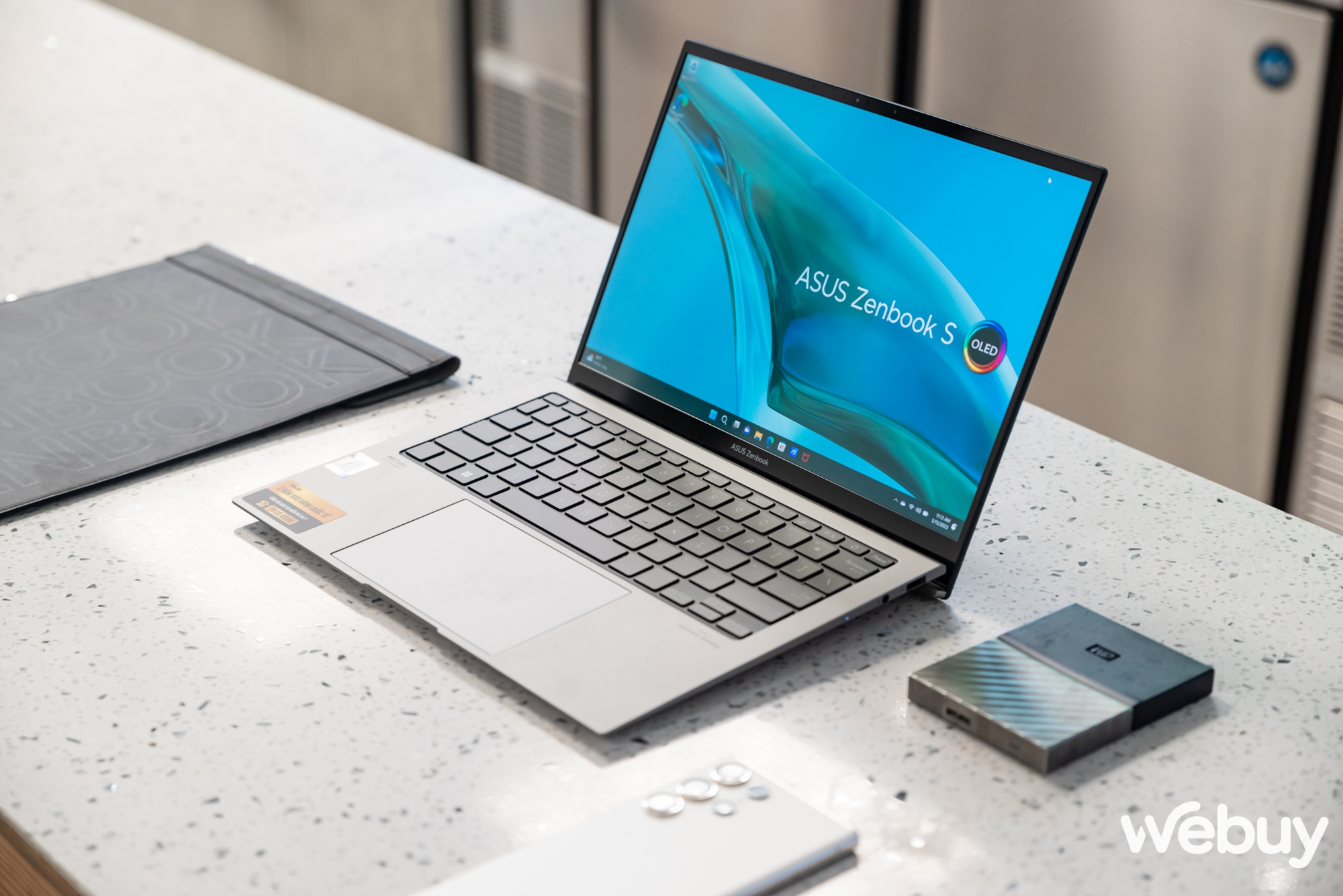 Cận cảnh ASUS Zenbook S 13 OLED 2023: Laptop Windows mỏng nhẹ hơn cả Macbook Air, giá từ 40 triệu - Ảnh 20. Cận cảnh ASUS Zenbook S 13 OLED 2023: Laptop Windows mỏng nhẹ hơn cả Macbook Air, giá từ 40 triệu - Ảnh 20.