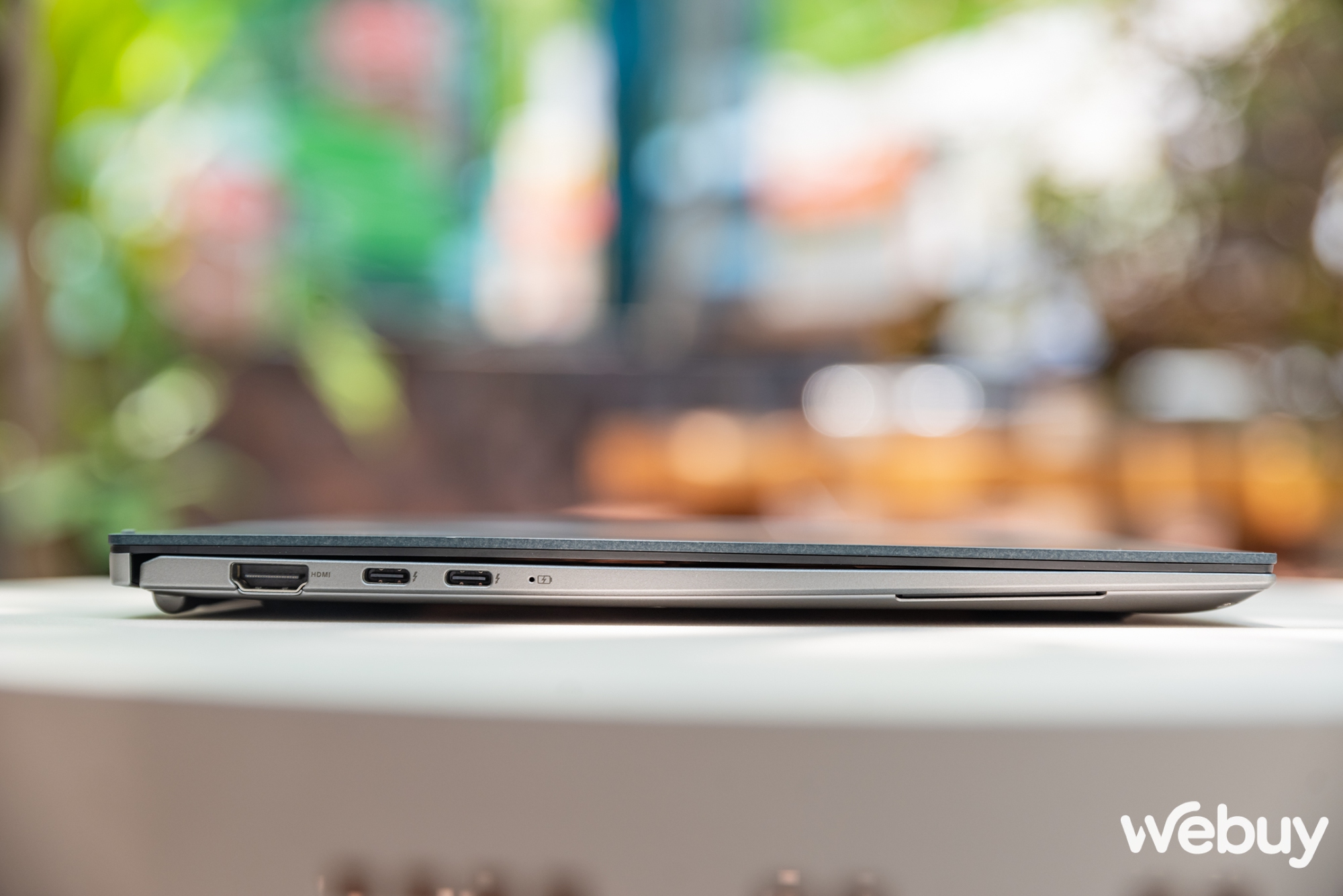 Cận cảnh ASUS Zenbook S 13 OLED 2023: Laptop Windows mỏng nhẹ hơn cả Macbook Air, giá từ 40 triệu - Ảnh 4. Cận cảnh ASUS Zenbook S 13 OLED 2023: Laptop Windows mỏng nhẹ hơn cả Macbook Air, giá từ 40 triệu - Ảnh 4.