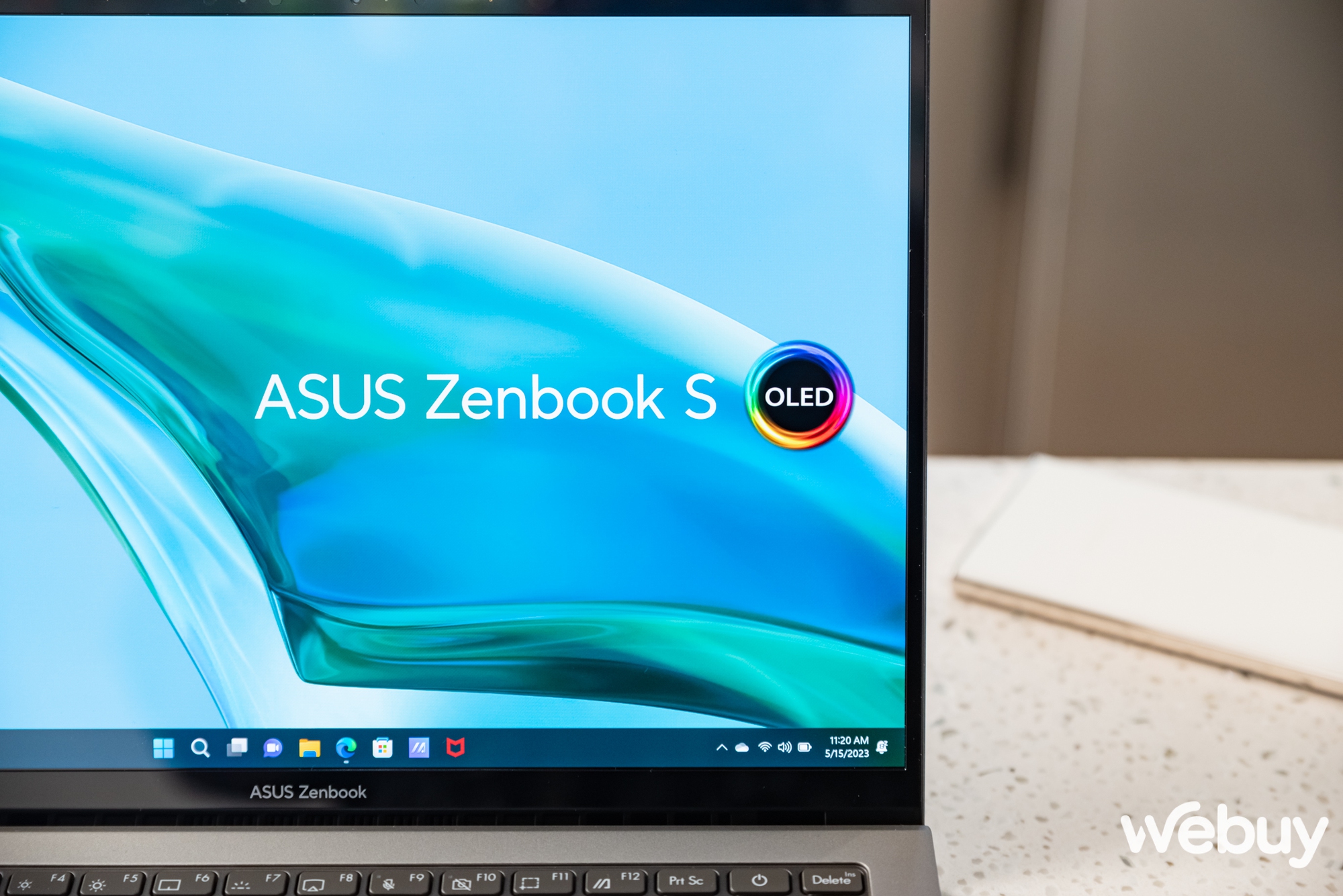 Cận cảnh ASUS Zenbook S 13 OLED 2023: Laptop Windows mỏng nhẹ hơn cả Macbook Air, giá từ 40 triệu - Ảnh 10. Cận cảnh ASUS Zenbook S 13 OLED 2023: Laptop Windows mỏng nhẹ hơn cả Macbook Air, giá từ 40 triệu - Ảnh 10.