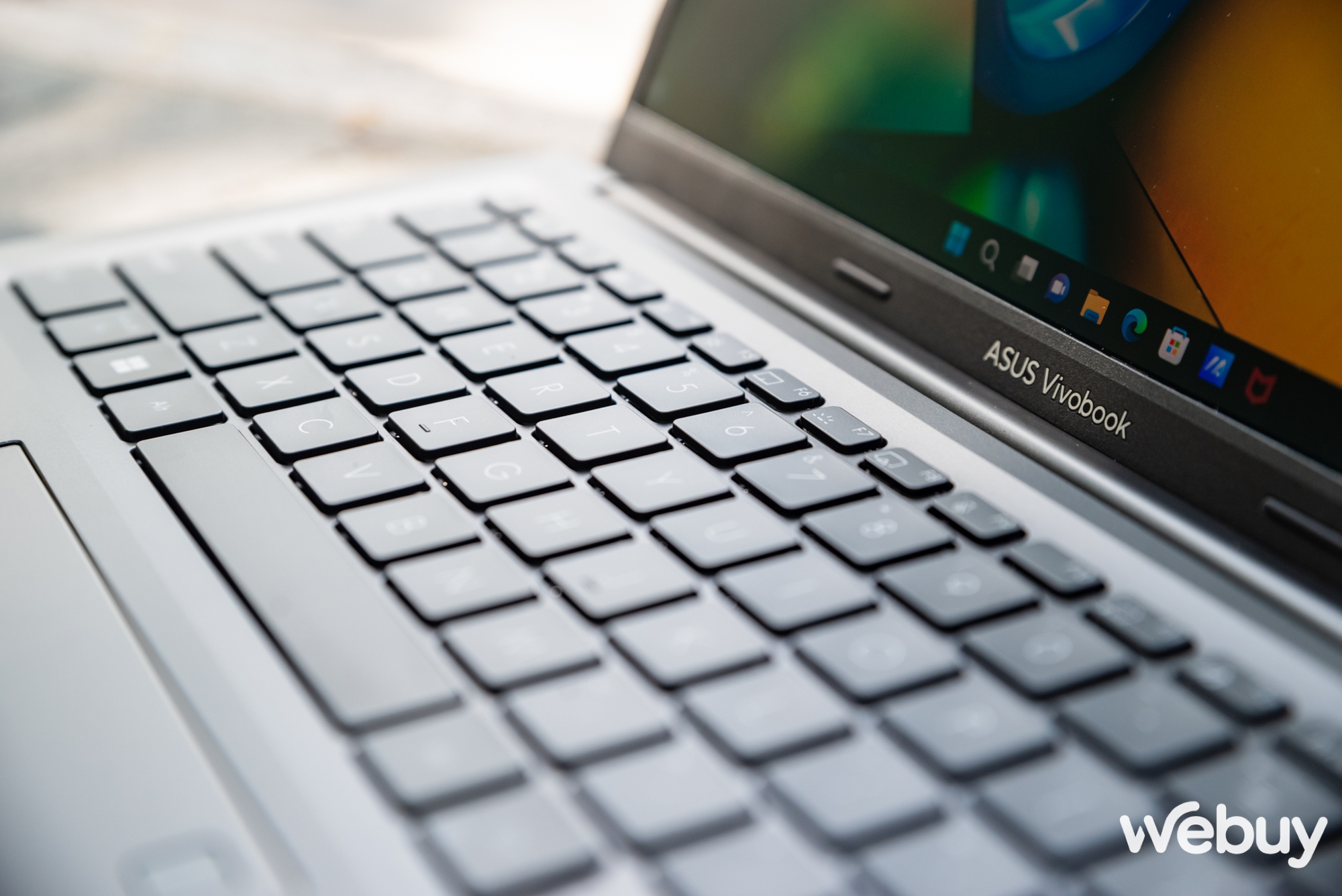Trên tay ASUS Vivobook 14X OLED 2023: Thiết kế giữ nét tối giản, màn hình đẹp, thêm nhiều tùy chọn cấu hình
