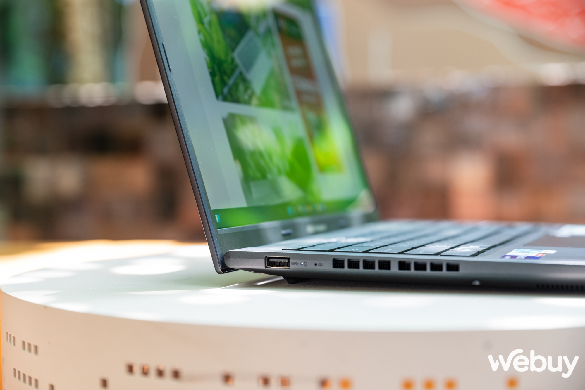 Trên tay ASUS Vivobook 14X OLED 2023: Thiết kế giữ nét tối giản, màn hình đẹp, thêm nhiều tùy chọn cấu hình - Ảnh 7. Trên tay ASUS Vivobook 14X OLED 2023: Thiết kế giữ nét tối giản, màn hình đẹp, thêm nhiều tùy chọn cấu hình - Ảnh 7.