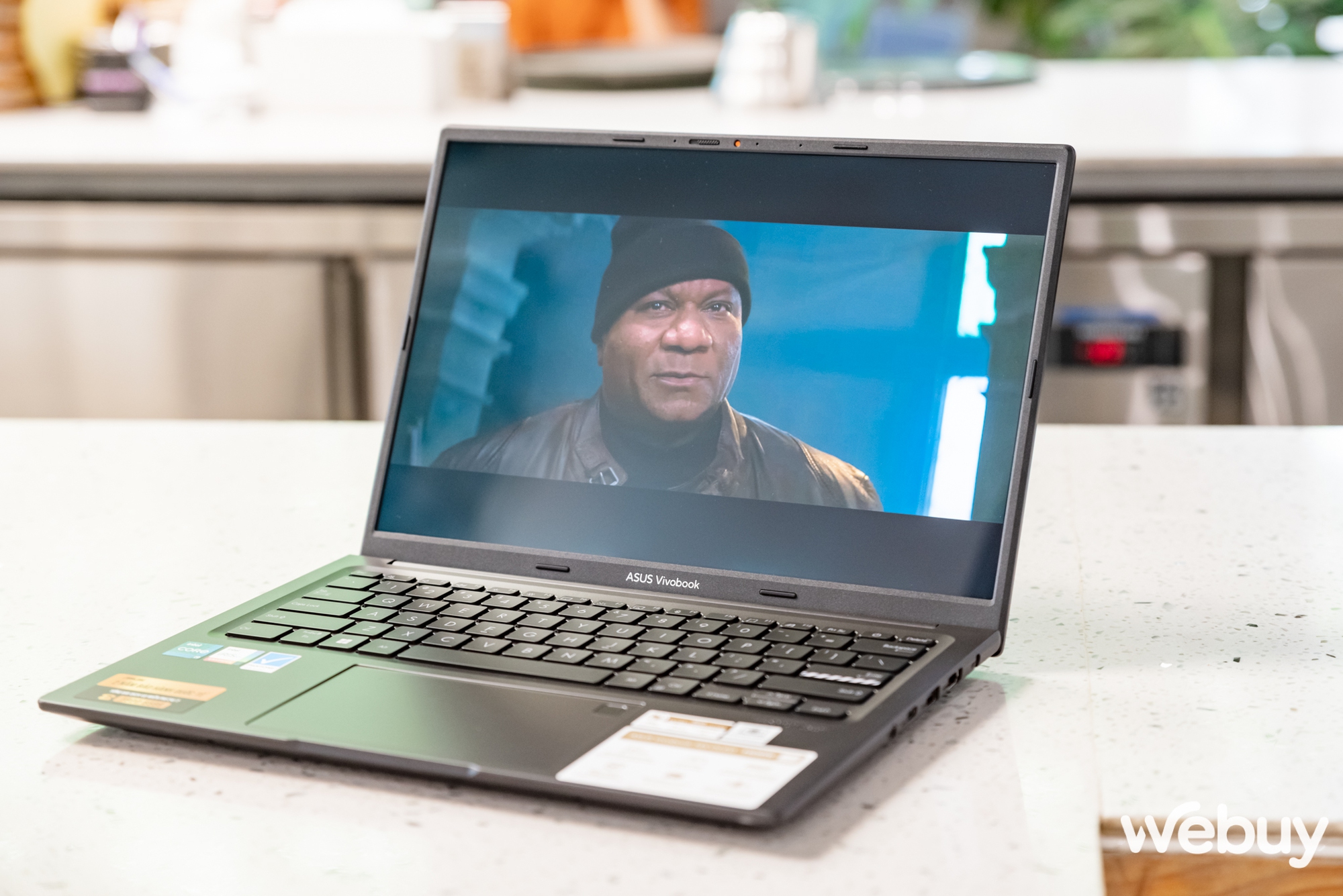 Trên tay ASUS Vivobook 14X OLED 2023: Thiết kế giữ nét tối giản, màn hình đẹp, thêm nhiều tùy chọn cấu hình - Ảnh 10. Trên tay ASUS Vivobook 14X OLED 2023: Thiết kế giữ nét tối giản, màn hình đẹp, thêm nhiều tùy chọn cấu hình - Ảnh 10.