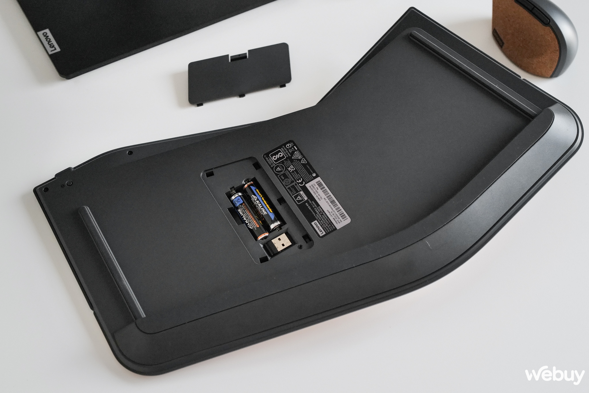 Trên tay bộ đôi chuột và phím công thái học Lenovo Go - Ảnh 7. Trên tay bộ đôi chuột và phím công thái học Lenovo Go - Ảnh 7.