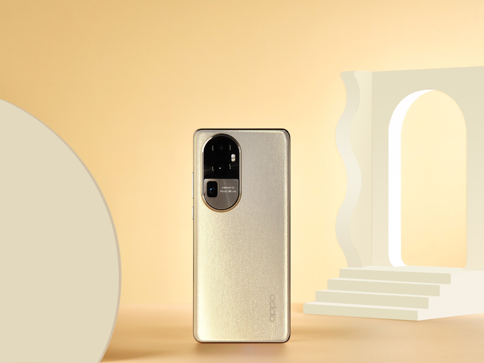 Ảnh thực tế OPPO Reno10 Pro+: Thiết kế mới, camera tiềm vọng 5X, chip Snapdragon 8+ Gen 1, giá từ 14 triệu đồng - Ảnh 3. Ảnh thực tế OPPO Reno10 Pro+: Thiết kế mới, camera tiềm vọng 5X, chip Snapdragon 8+ Gen 1, giá từ 14 triệu đồng - Ảnh 3.