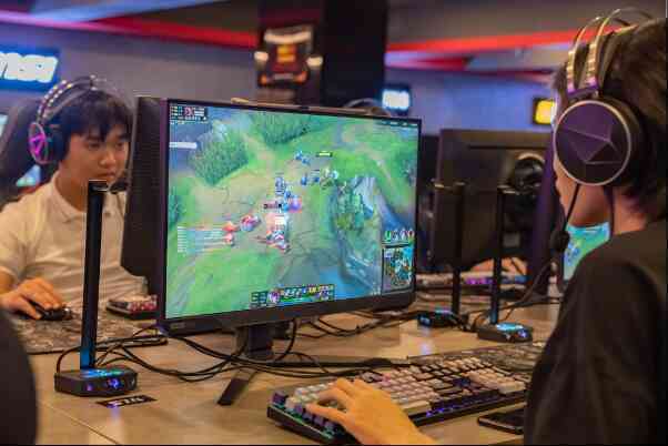 Phòng game được đầu tư khủng thế này thì chơi game ở nhà làm gì? - Ảnh 10. Phòng game được đầu tư khủng thế này thì chơi game ở nhà làm gì? - Ảnh 10.