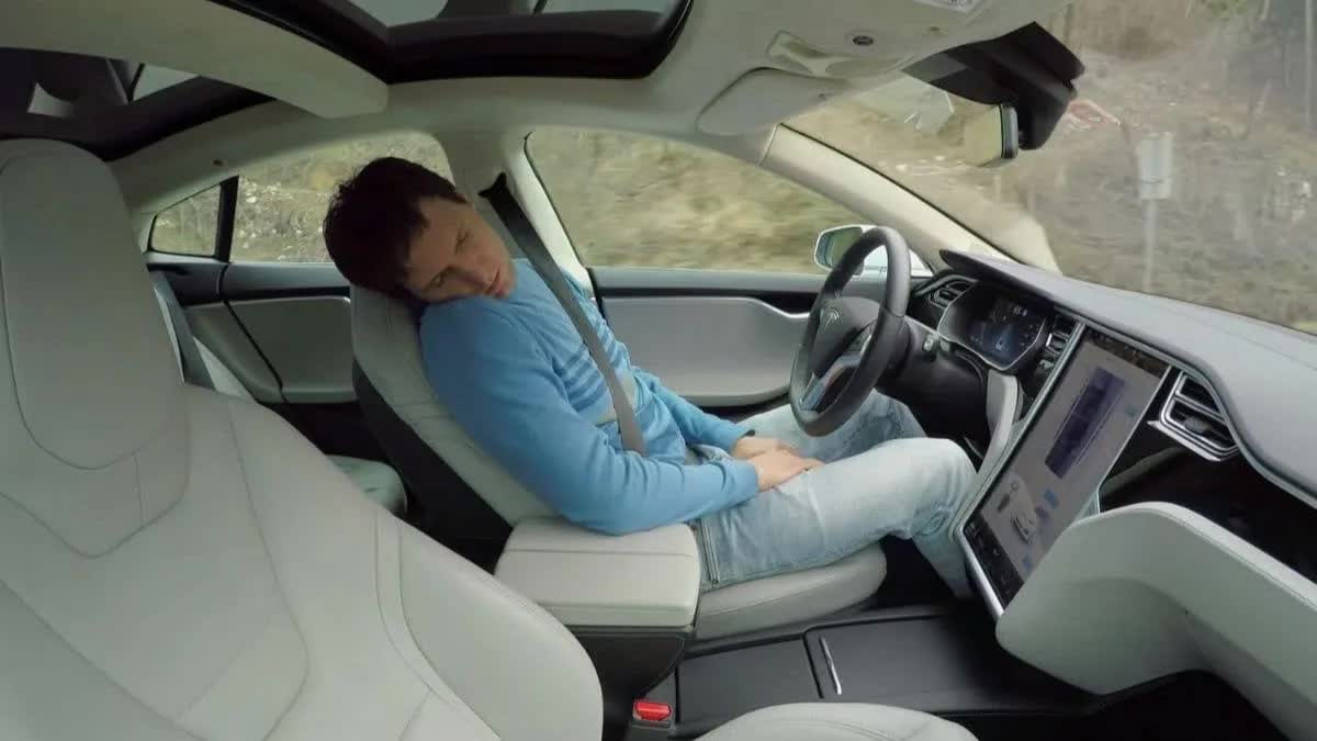 Vụ tài xế VF8 nhảy khỏi ghế lái, mặc xe tự chạy: Minh chứng thực tế 1 điều Tesla, VinFast, Peugeot đều thất bại? - Ảnh 8. Vụ tài xế VF8 nhảy khỏi ghế lái, mặc xe tự chạy: Minh chứng thực tế 1 điều Tesla, VinFast, Peugeot đều thất bại? - Ảnh 8.