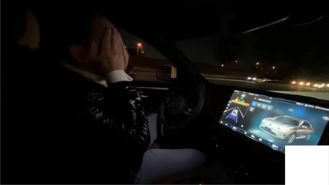 Vụ tài xế VF8 'nhảy' khỏi ghế lái, mặc xe tự chạy: Minh chứng thực tế Tesla, VinFast, Peugeot dễ 'ăn quả lừa'?