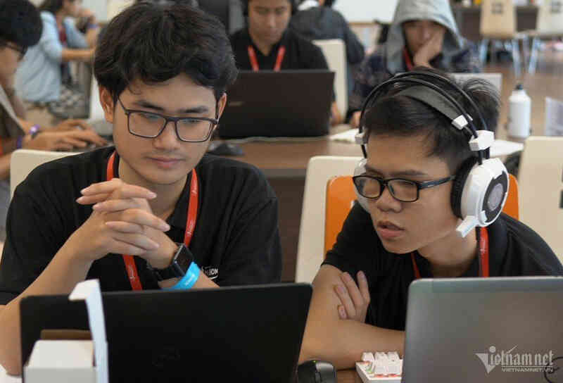 Đề án trợ lý ảo ngân hàng vô địch cuộc thi ChatGPT Hackathon