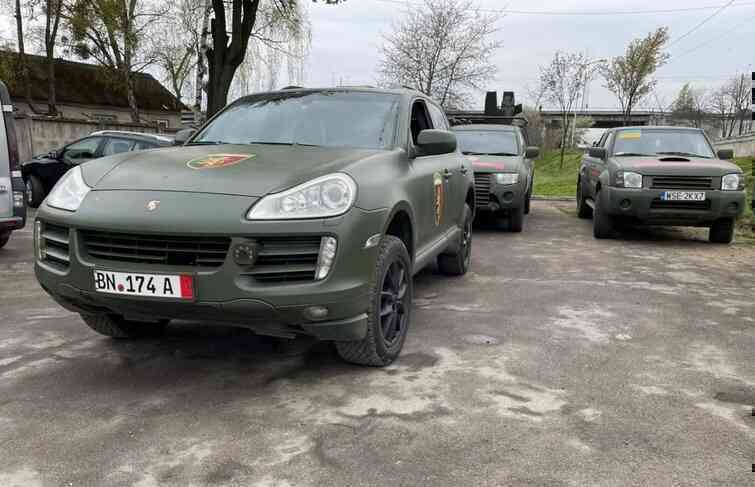 Xe sang Porsche biến thành phương tiện quân sự dành cho chỉ huy Ukraine - Ảnh 1. Xe sang Porsche biến thành phương tiện quân sự dành cho chỉ huy Ukraine - Ảnh 1.