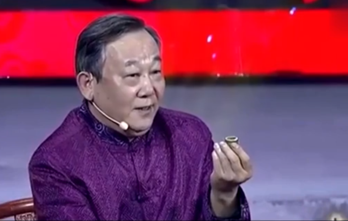 Mang nhẫn ngọc đi thẩm định, người đàn ông run rẩy khi nghe chuyên gia phán một câu - Ảnh 3. Mang nhẫn ngọc đi thẩm định, người đàn ông run rẩy khi nghe chuyên gia phán một câu - Ảnh 3.