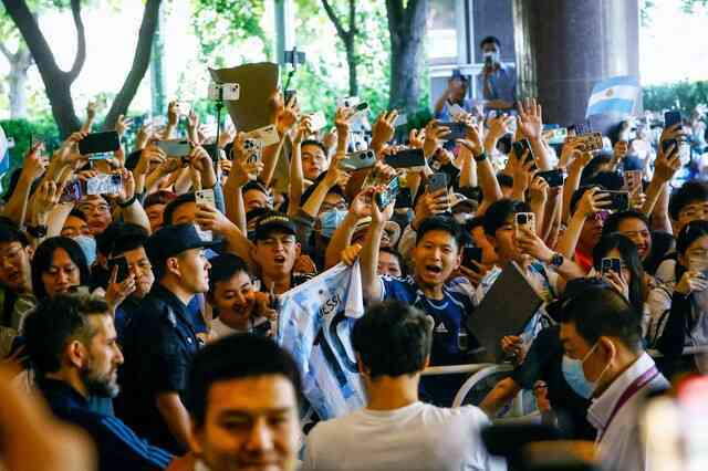 Ăn tối, chụp ảnh với Messi giá 42.000 USD và chiêu lừa tại Trung Quốc - Ảnh 2. Ăn tối, chụp ảnh với Messi giá 42.000 USD và chiêu lừa tại Trung Quốc - Ảnh 2.