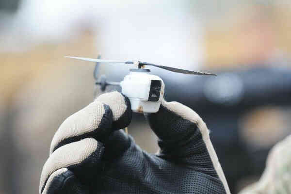 Ukraine đánh rơi drone trinh sát quân sự nhỏ nhất thế giới vào tay quân đội Nga