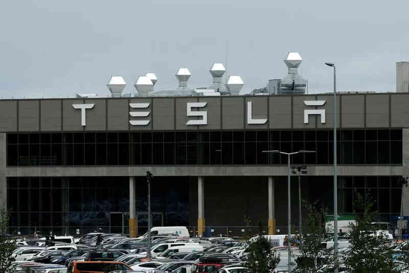 Tham vọng trở thành trung tâm xe điện, Pháp ra sức ‘ve vãn’ Elon Musk