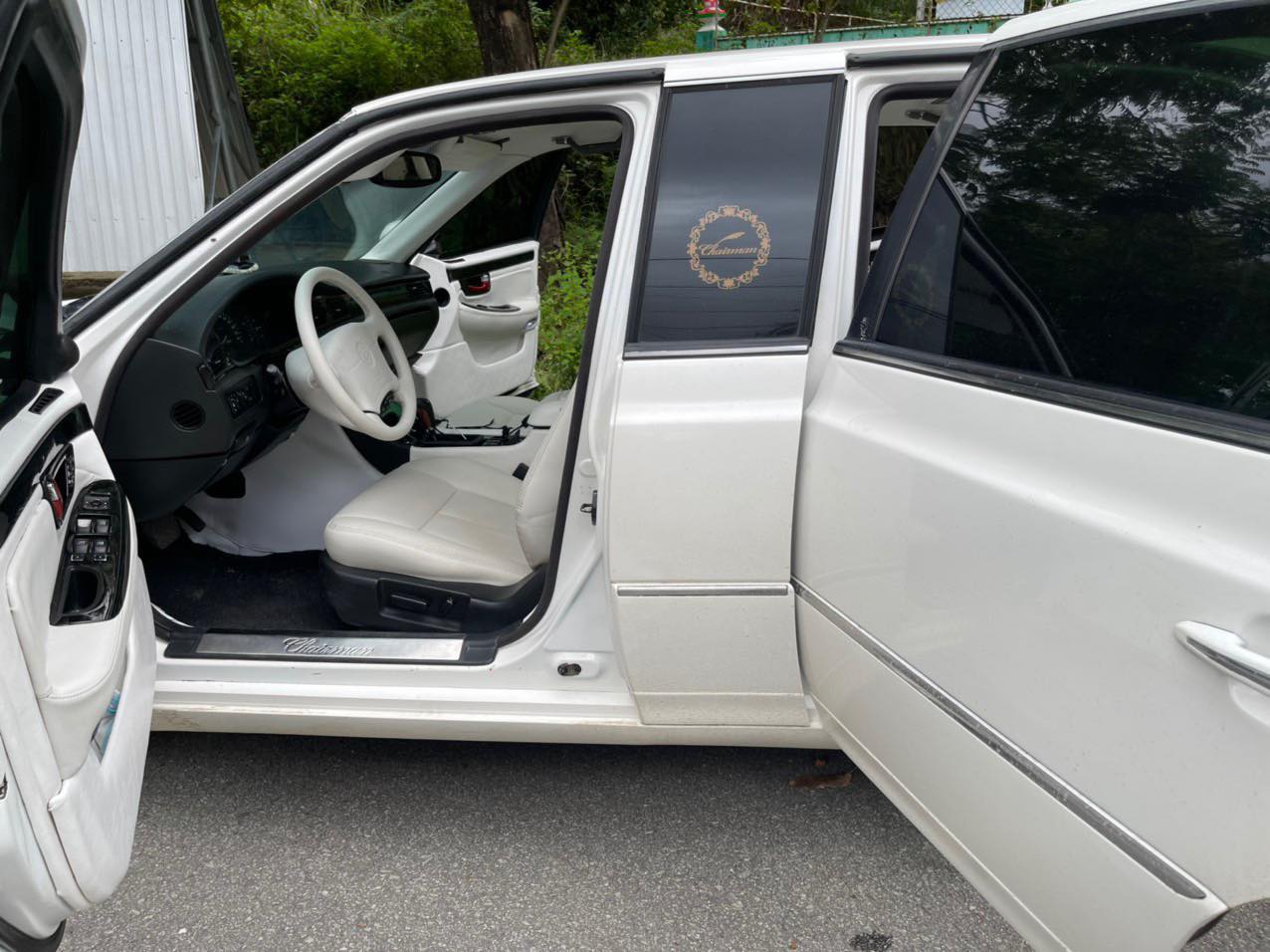 Bán limousine Hàn Quốc hàng hiếm giá 550 triệu, người bán chia sẻ: ‘Tặng thêm 1 xe để thay phụ tùng’