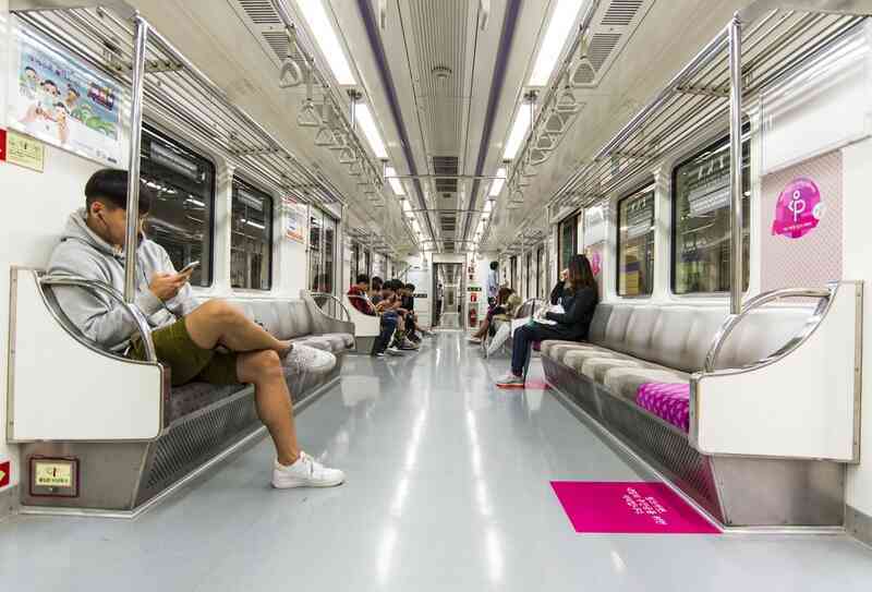 Tại sao tàu điện ngầm ở Seoul được gọi là "chuyến tàu địa ngục"? - Ảnh 5. Tại sao tàu điện ngầm ở Seoul được gọi là "chuyến tàu địa ngục"? - Ảnh 5.