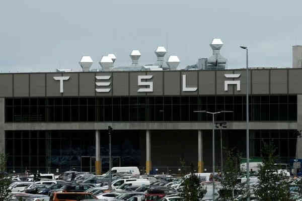 Tham vọng trở thành trung tâm xe điện, Pháp ra sức ‘ve vãn’ Elon Musk