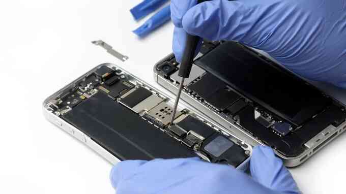 Apple bị tố giới hạn tuổi thọ iPhone để ép người dùng mua sản phẩm mới