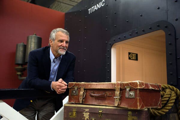 Chỉ còn hơn 30 giờ để giải cứu tàu ngầm thám hiểm Titanic, xác định thân thế khủng của 5 hành khách trên tàu - Ảnh 4. Chỉ còn hơn 30 giờ để giải cứu tàu ngầm thám hiểm Titanic, xác định thân thế khủng của 5 hành khách trên tàu - Ảnh 4.