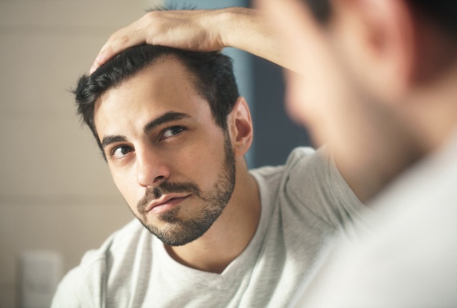 Bao lâu nên gội đầu 1 lần? Bác sĩ nói câu trả lời phụ thuộc vào 3 yếu tố