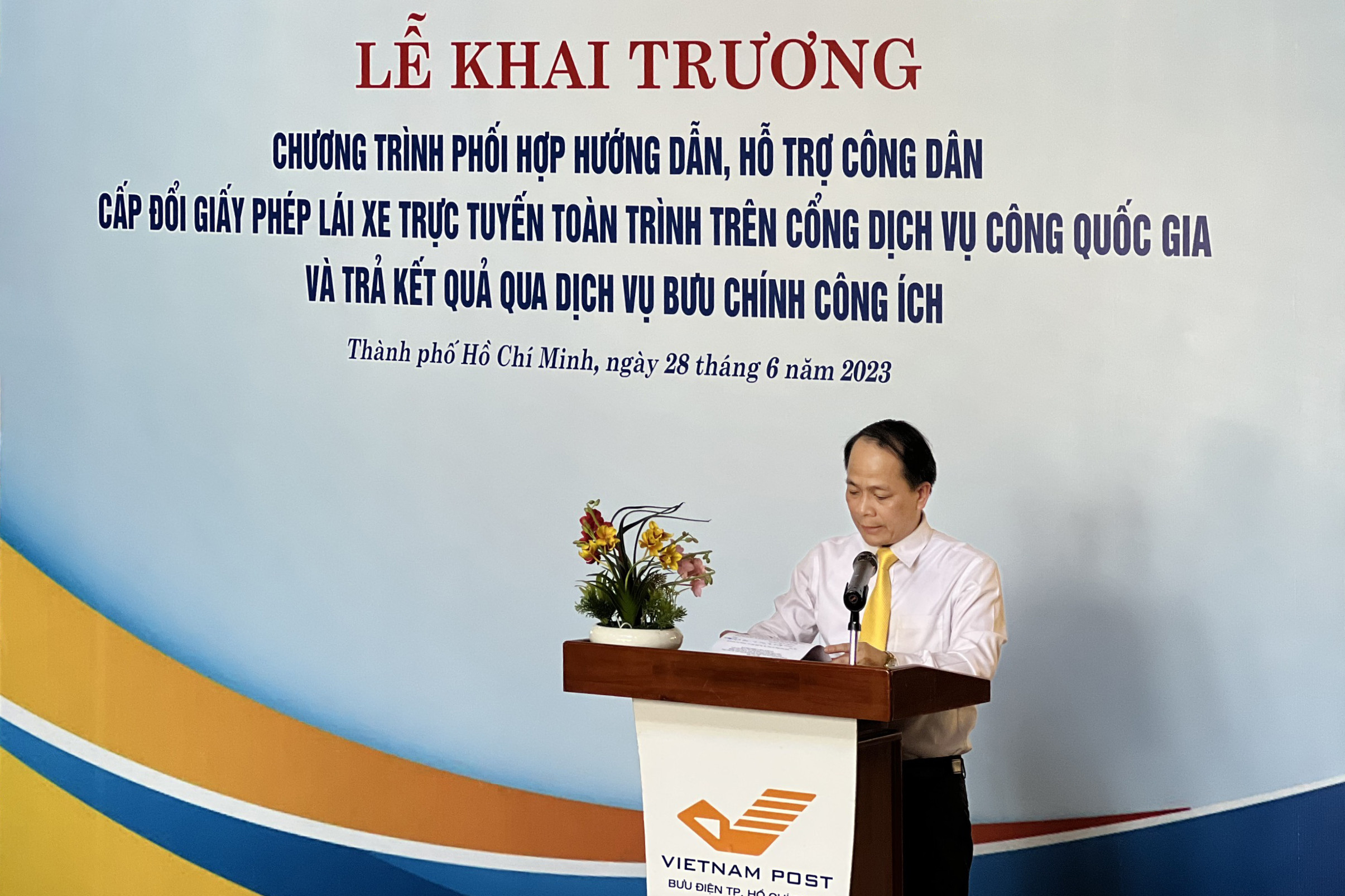 Hỗ trợ người dân cấp đổi giấy phép lái xe trên Cổng Dịch vụ công Quốc gia