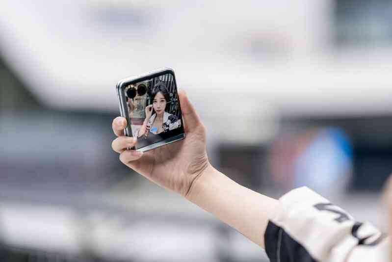 Nếu Samsung không thay đổi, Galaxy Z Flip5 sẽ thất bại trước mẫu smartphone gập này - Ảnh 5.