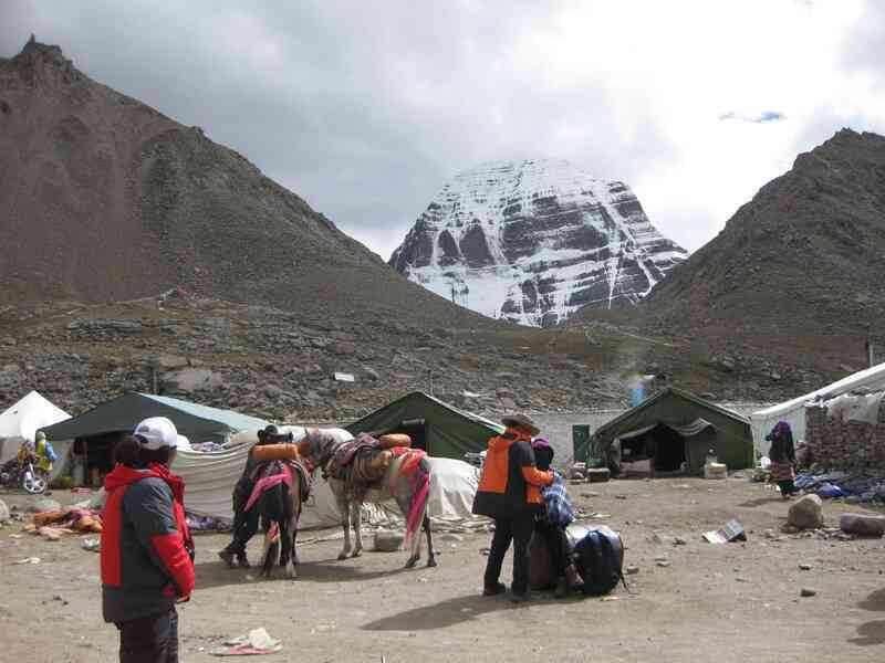 Bí ẩn về núi Kailash, nơi được coi là trung tâm của thế giới - Ảnh 5. Bí ẩn về núi Kailash, nơi được coi là trung tâm của thế giới - Ảnh 5.