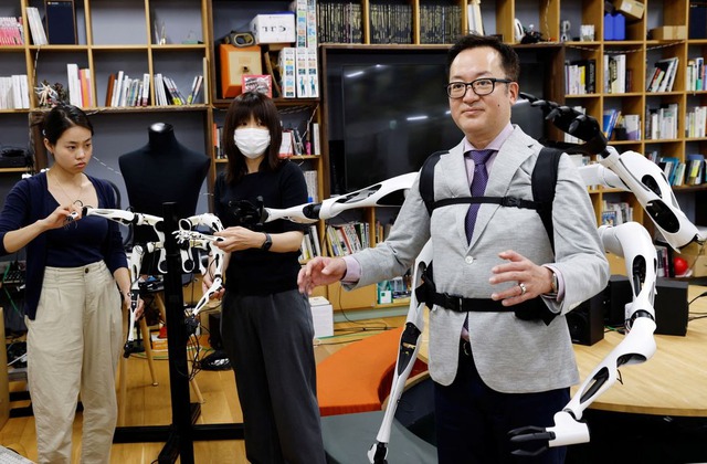 Nhà nghiên cứu Nhật Bản phát triển tay robot để “mở khóa sáng tạo”, fan Người Nhện háo hức chờ thời - Ảnh 3. Nhà nghiên cứu Nhật Bản phát triển tay robot để “mở khóa sáng tạo”, fan Người Nhện háo hức chờ thời - Ảnh 3.