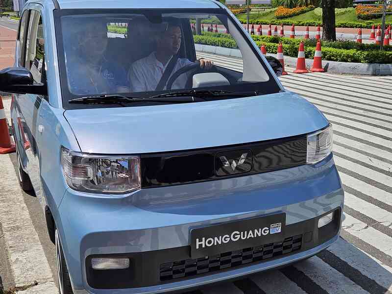So sánh 4 bản Wuling HongGuang MiniEV: Chênh 40 triệu, khác tầm vận hành, an toàn và nhiều thứ khác cần biết trước khi đặt cọc