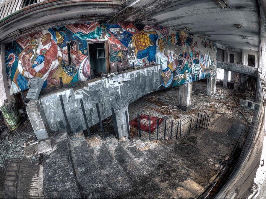 abandoned-chernobyl-stairwell abandoned-chernobyl-stairwell