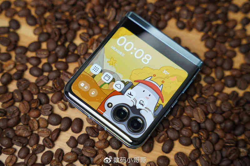 Chân dung smartphone khiến Galaxy Z Flip4 trở thành "trò cười" trong cuộc đua màn hình gập - Ảnh 11. Chân dung smartphone khiến Galaxy Z Flip4 trở thành "trò cười" trong cuộc đua màn hình gập - Ảnh 11.