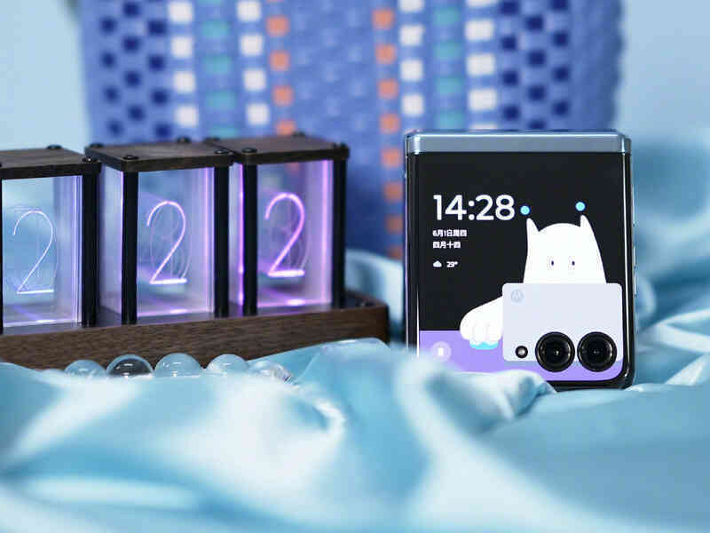 Chân dung smartphone khiến Galaxy Z Flip4 trở thành "trò cười" trong cuộc đua màn hình gập - Ảnh 20. Chân dung smartphone khiến Galaxy Z Flip4 trở thành "trò cười" trong cuộc đua màn hình gập - Ảnh 20.