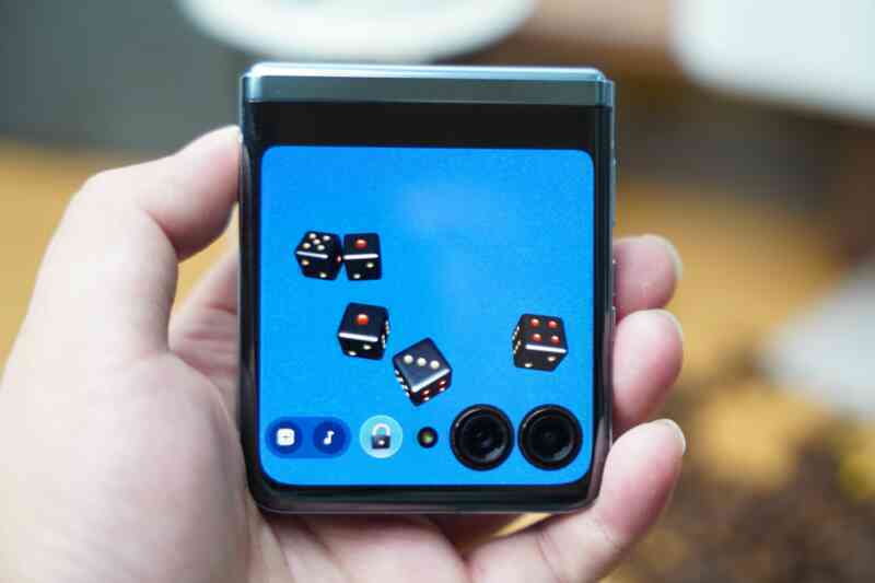 Chân dung smartphone khiến Galaxy Z Flip4 trở thành "trò cười" trong cuộc đua màn hình gập - Ảnh 4. Chân dung smartphone khiến Galaxy Z Flip4 trở thành "trò cười" trong cuộc đua màn hình gập - Ảnh 4.