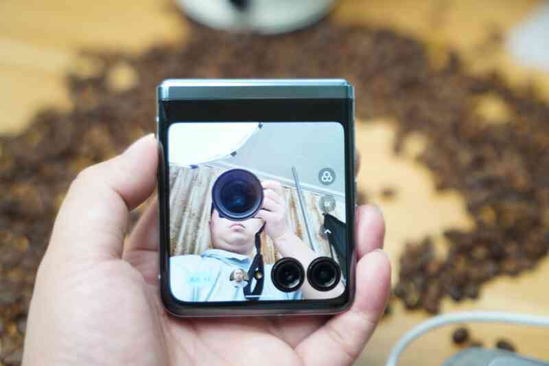 Chân dung smartphone khiến Galaxy Z Flip4 trở thành "trò cười" trong cuộc đua màn hình gập - Ảnh 5. Chân dung smartphone khiến Galaxy Z Flip4 trở thành "trò cười" trong cuộc đua màn hình gập - Ảnh 5.