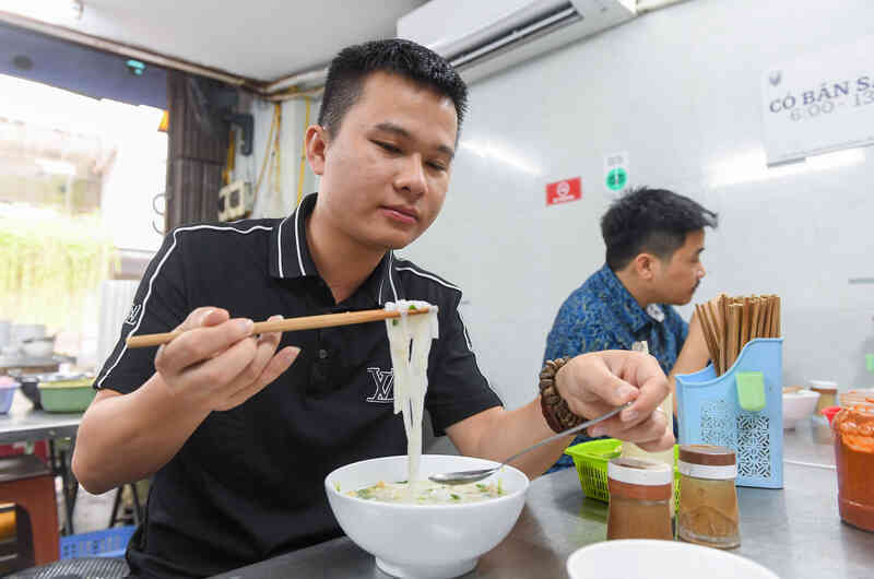 Sau đêm được Michelin vinh danh, phản ứng của 4 hàng phở ở Hà Nội ra sao? - Ảnh 2. Sau đêm được Michelin vinh danh, phản ứng của 4 hàng phở ở Hà Nội ra sao? - Ảnh 2.