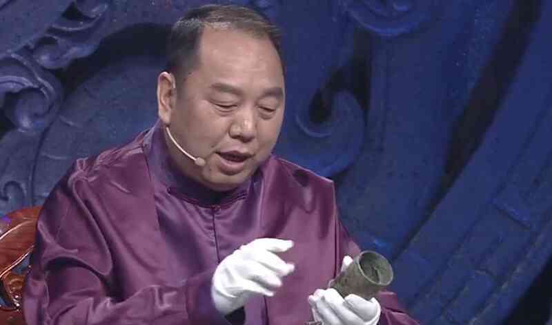 Mang chìa khóa xe gỉ sét đi thẩm định cổ vật, người đàn ông và khán giả đều sửng sốt khi nghe chuyên gia phán về lai lịch của món đồ - Ảnh 7.