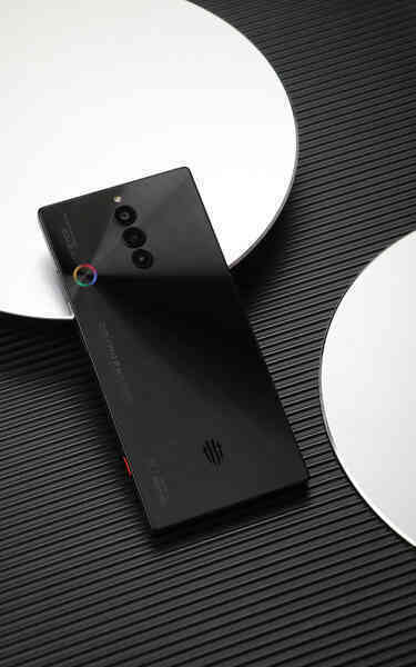 Smartphone này có RAM nhiều hơn laptop của bạn - Ảnh 2.