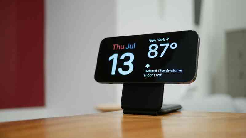 iOS 17 có màn hình chờ mới rất hay nhưng phải thêm phụ kiện này mới đẹp sang được như quảng cáo