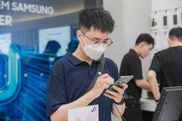 Cửa Hàng Trải Nghiệm Samsung SamCenter thứ 30 ghi điểm "cực mạnh" với hành trình mang trải nghiệm Samsung quốc tế đến Việt Nam - Ảnh 8. Cửa Hàng Trải Nghiệm Samsung SamCenter thứ 30 ghi điểm "cực mạnh" với hành trình mang trải nghiệm Samsung quốc tế đến Việt Nam - Ảnh 8.
