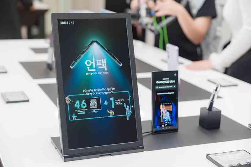 Không khí náo nhiệt trong ngày khai trương cửa hàng trải nghiệm Samsung SamCenter thứ 30