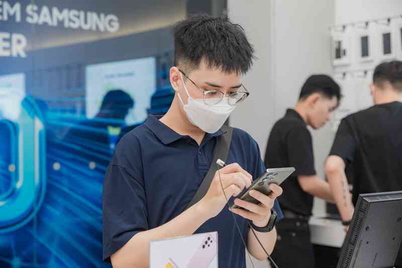 Không khí náo nhiệt trong ngày khai trương cửa hàng trải nghiệm Samsung SamCenter thứ 30 - Ảnh 8.