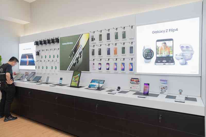 Không khí náo nhiệt trong ngày khai trương cửa hàng trải nghiệm Samsung SamCenter thứ 30