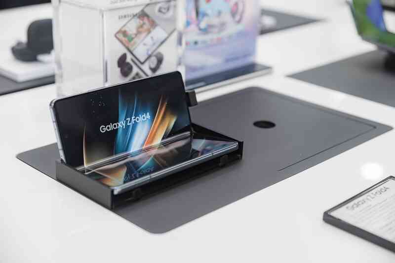 Không khí náo nhiệt trong ngày khai trương cửa hàng trải nghiệm Samsung SamCenter thứ 30