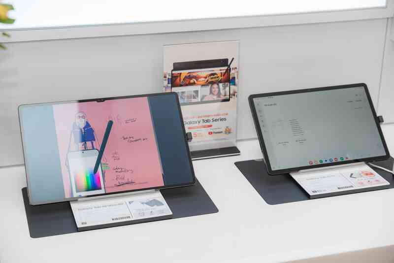 Không khí náo nhiệt trong ngày khai trương cửa hàng trải nghiệm Samsung SamCenter thứ 30